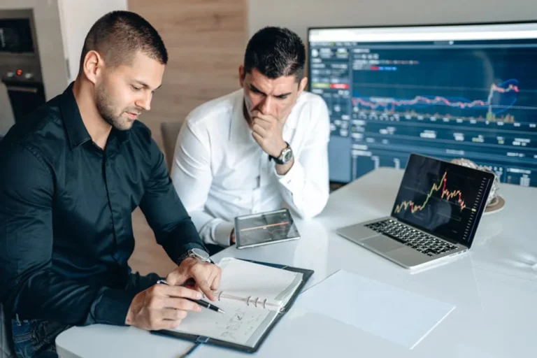 Investorweeklynews Review: What It Is, Features, Risks, and Alternatives
