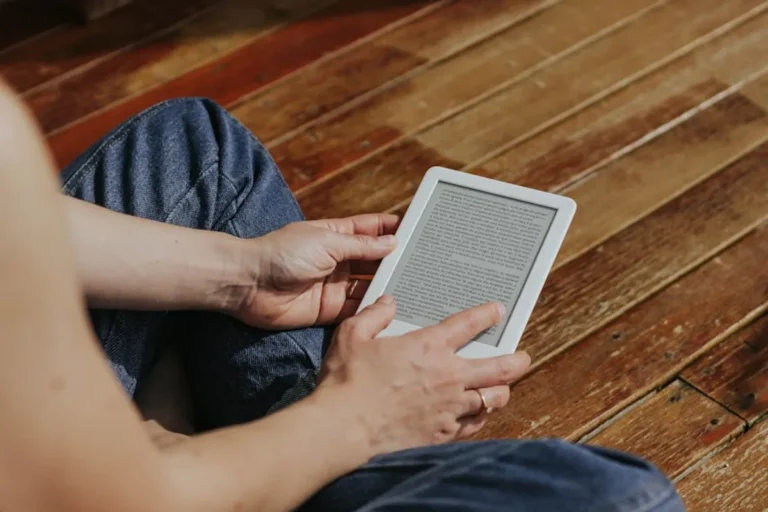 The reader-friendly guide to newsreverse.com for modern searchers
